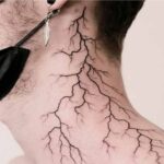 Tatuaje-de-Rayo-en-El-Cuello---Origen-y-Significado