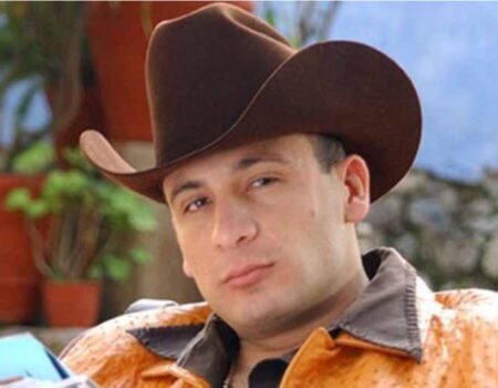 Valentín-Elizalde---Ha-Dejado-Una-Marca-Indeleble-En-El-Género-Regional